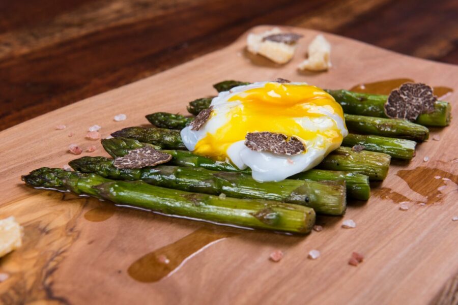 Grilled Asparagus, Poached Egg with White Truffle Cream Sauce La Cerqua Tartufi