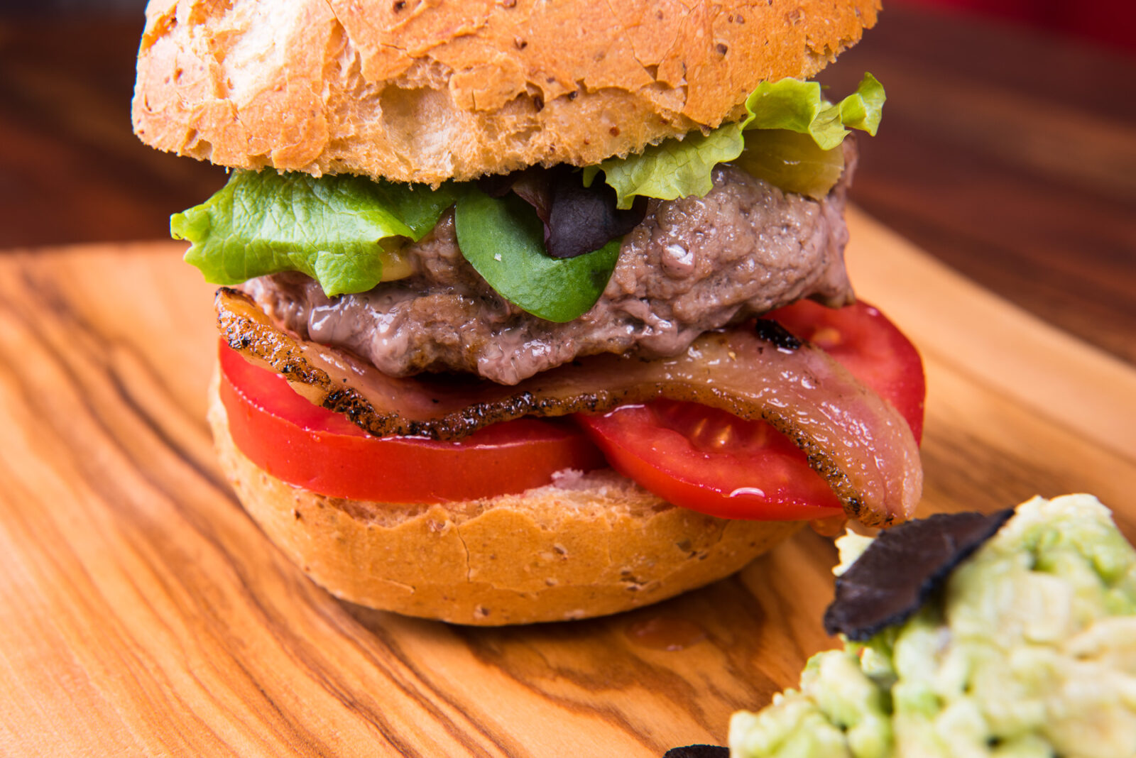 Hamburger con Guacamole al Tartufo e Fontina fusa